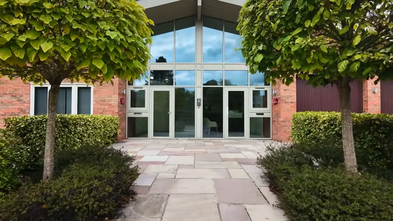 The entrance to Goldcrest Lodge